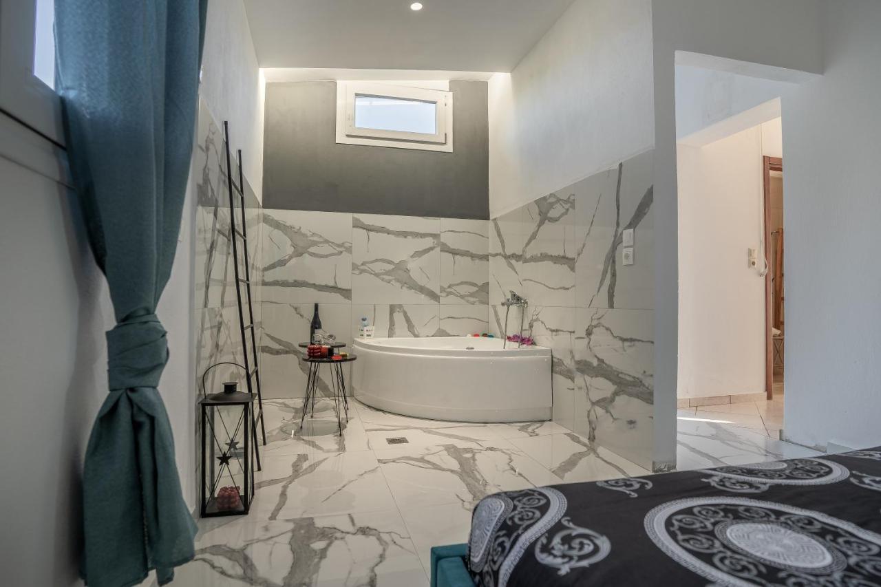 Aktis With Freshwater Pool And Sea View Villa