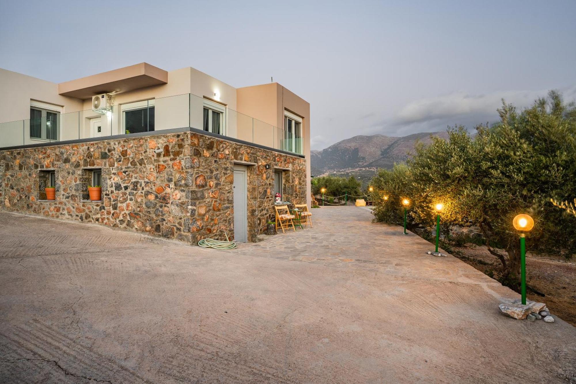 Villa Aktis With Freshwater Pool And Sea View